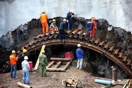 哈密隧道钢花管支护案例